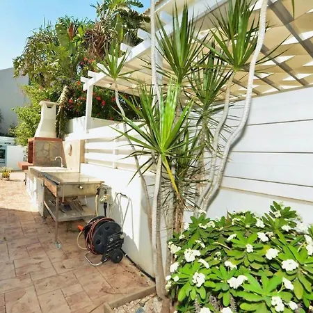 Vilă Wealthystays Hephaestus Villa, Walk To Paralimni