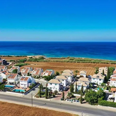 Vilă Wealthystays Hephaestus Villa, Walk To Paralimni