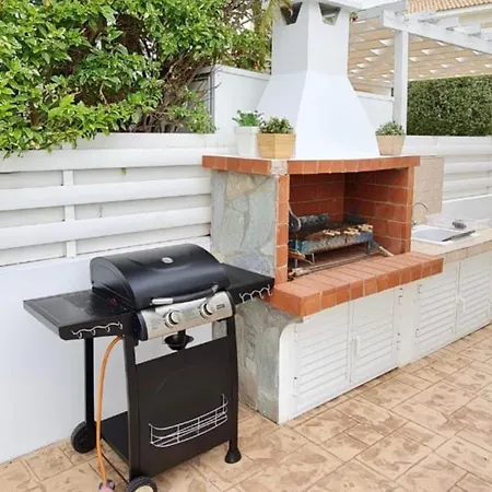 Wealthystays Hephaestus Villa, Walk To * Paralimni
