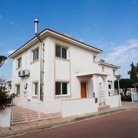 Wealthystays Hephaestus Villa, Walk To Paralimni
