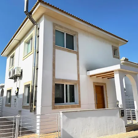 Wealthystays Hephaestus Villa, Walk To * Paralimni
