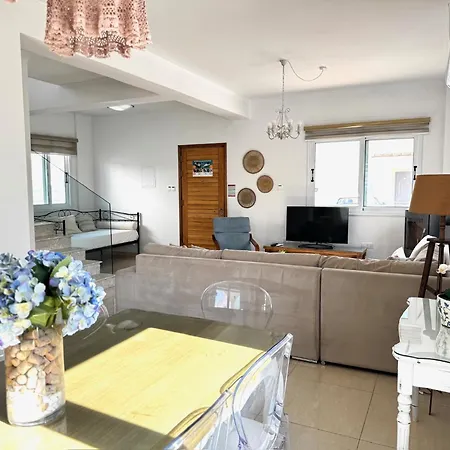 Wealthystays Hephaestus Villa, Ayia Triada Paralimni