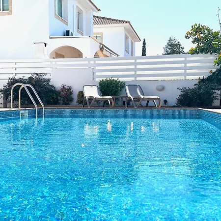 Wealthystays Hephaestus Villa, Walk To Vilă Paralimni