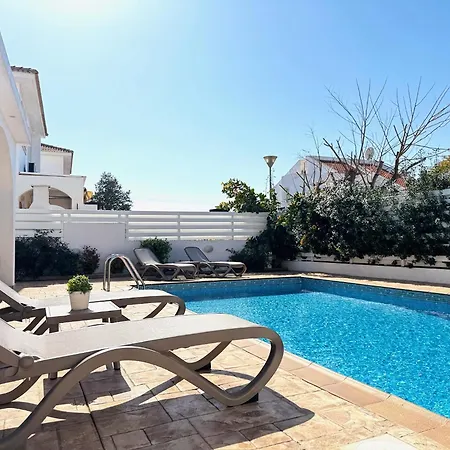 Wealthystays Hephaestus Villa, Walk To Vilă Paralimni