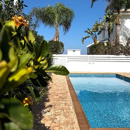 Vilă Wealthystays Hephaestus Villa, Walk To Paralimni