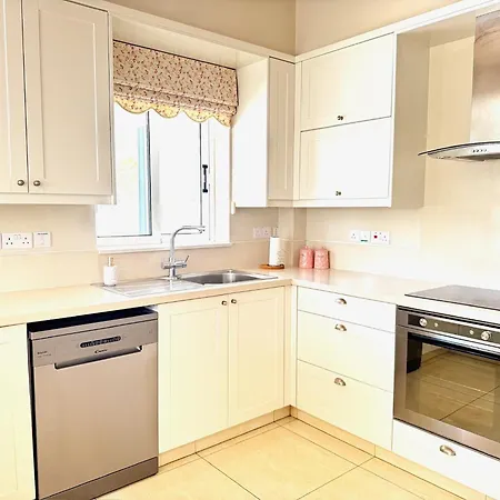 Hephaestus Family Villa, Ayia Triada Villa Paralímni