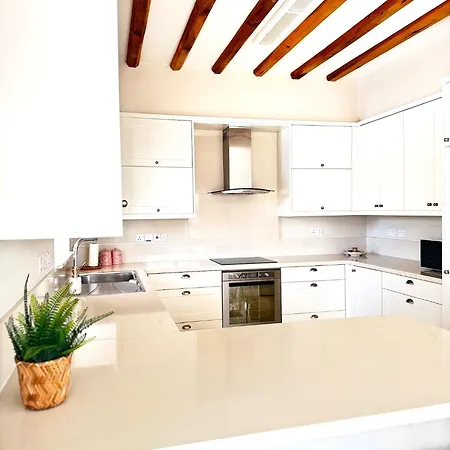 Wealthystays Hephaestus Villa, Ayia Triada Villa