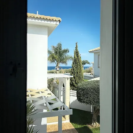 Wealthystays Hephaestus Villa, Walk To Vilă Paralimni